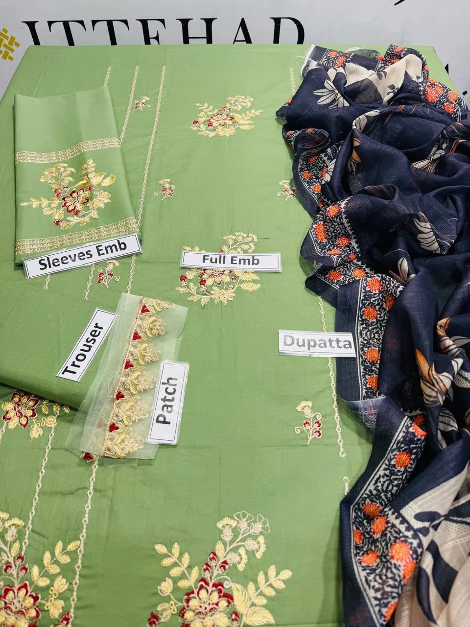 3pcs Women's Unstitched Embriodered Suit