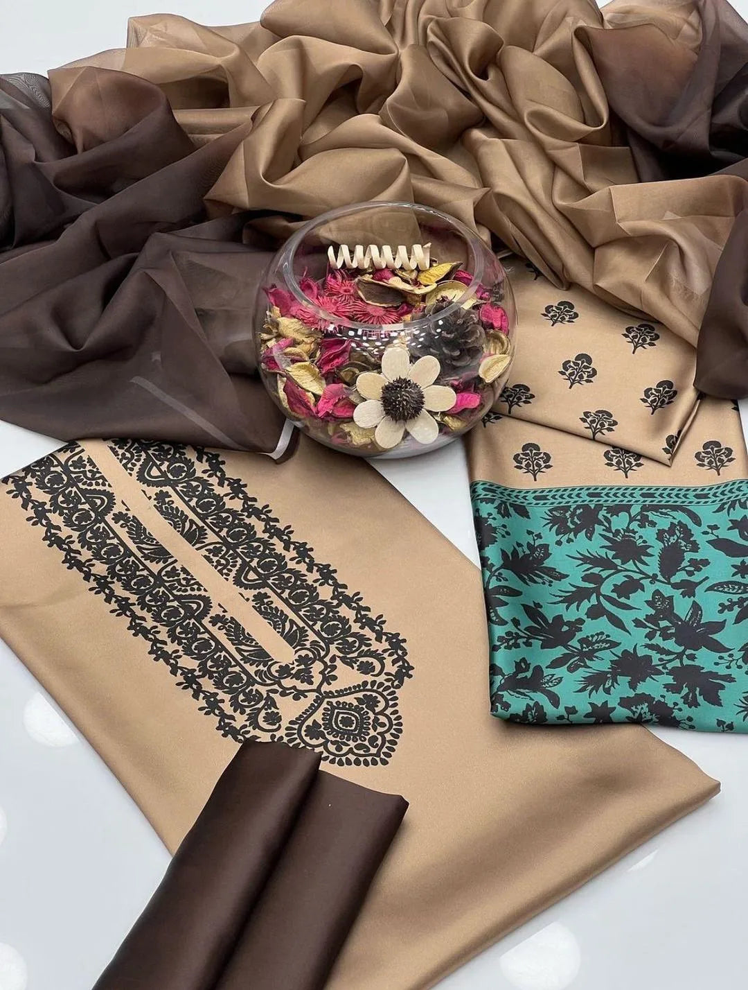 3pcs Women's Unstitched Printed Suit