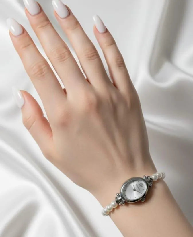 Stylish Women's Quartz Watch with chain strap