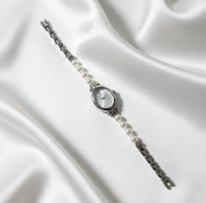 Stylish Women's Quartz Watch with chain strap