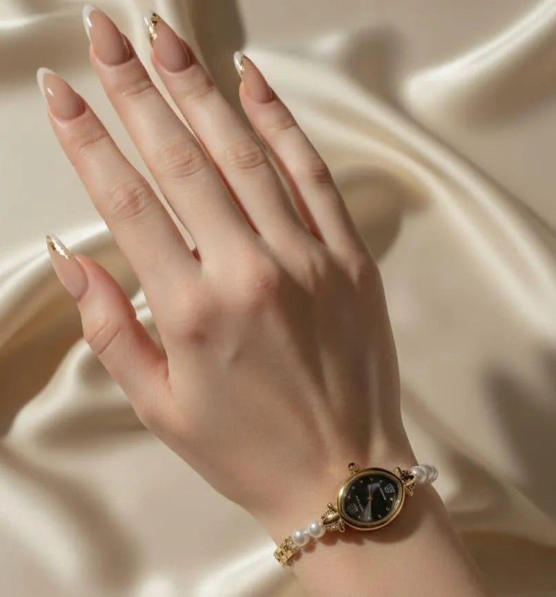 Stylish Women's Quartz Watch with chain strap