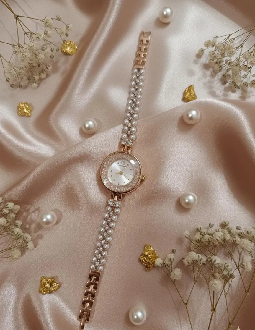 Stylish Women's Quartz Watch with chain strap