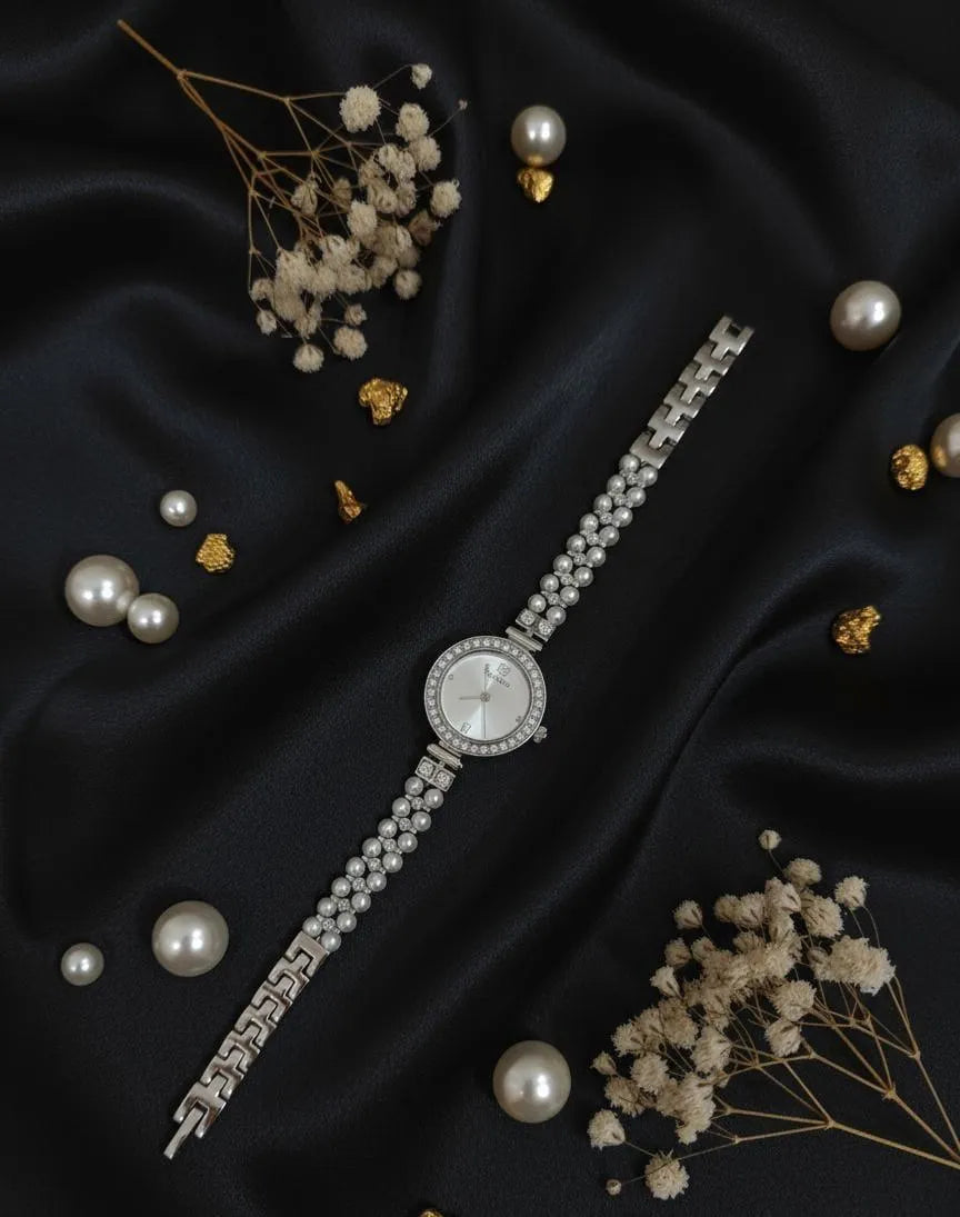 Stylish Women's Quartz Watch with chain strap