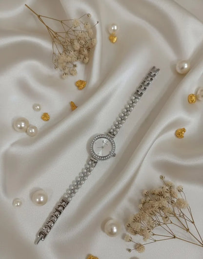 Stylish Women's Quartz Watch with chain strap