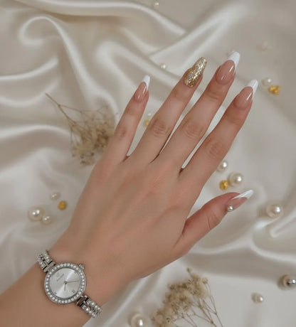 Stylish Women's Quartz Watch with chain strap